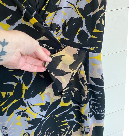 Banana Republic Sleeveless Print Wrap Cool Neutral Dress Abstract Floral - EUC 4 - Picture 5 of 11